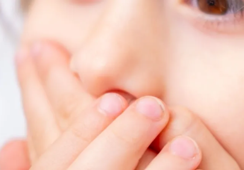 孩子不爱说话是内向吗？教你识别选择性缄默症